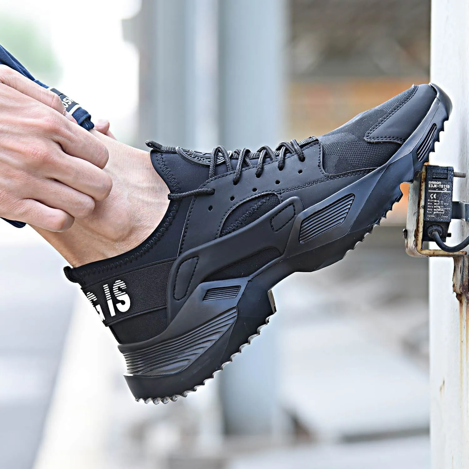 Breathable and Smash Resistant Comfortable Lightweight Steel Toe Shoes Sneakers TFWMGV™ K768
