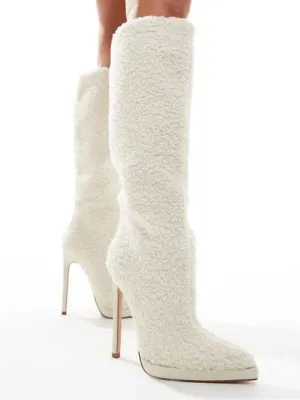 Fashionable Pointed Fur Boots