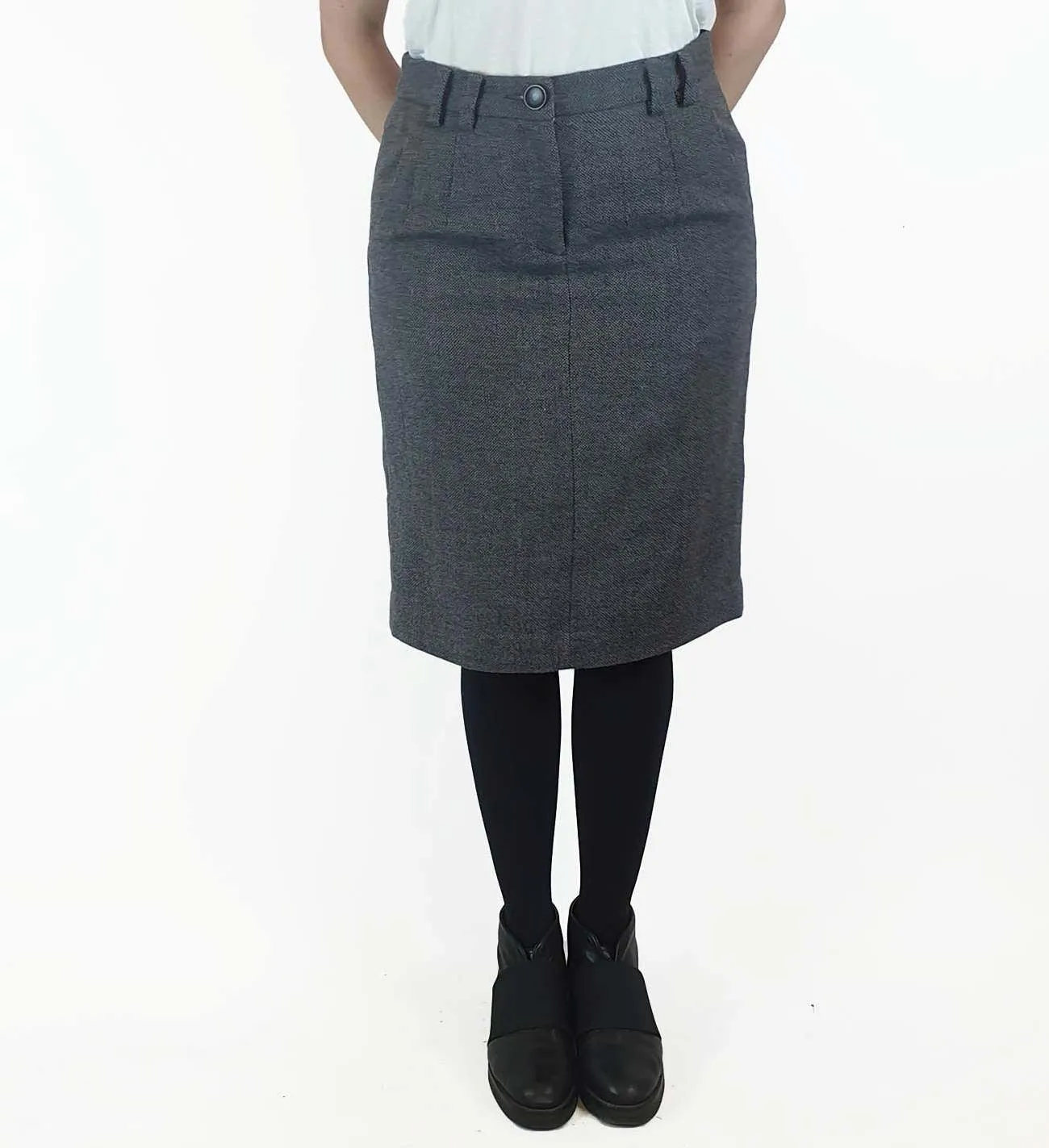 Hoss wool mix grey pencil skirt with contrasting brown buttons size 38 (best fits size 10)