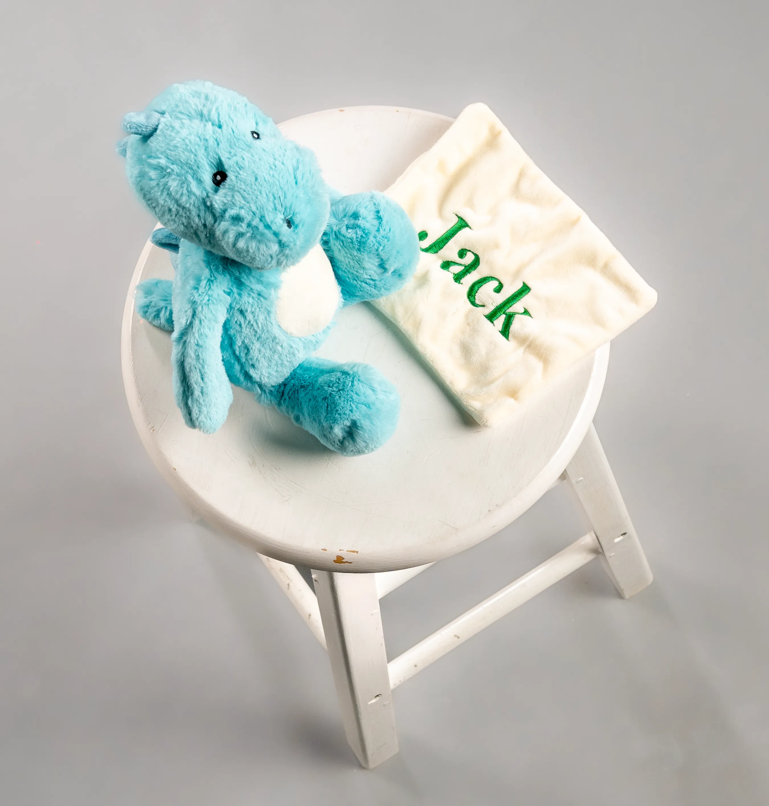 Lulabay baby boys 3 piece personalised dinosaur gown, slippers and dinosaur gift set