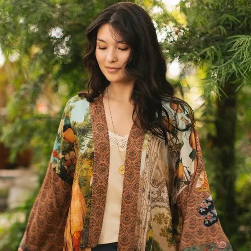 Market of Stars Cropped Kimono: Secret Garden