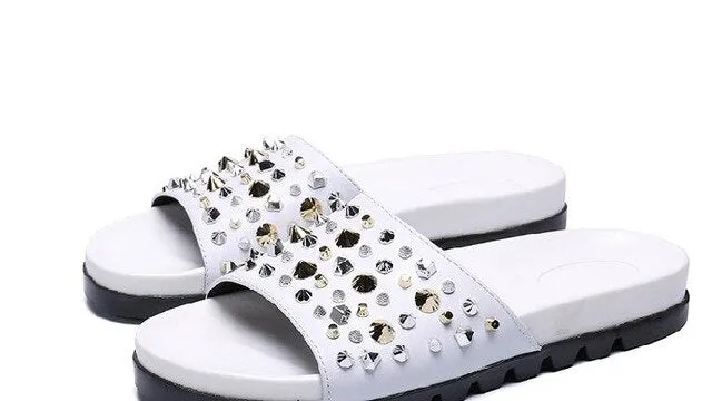 Men's Slippers flip flops Flat  rivet  Beach Fashion Outside Narrow Band Sewing Men Shoes Leisure cow leather Summer pantuflas