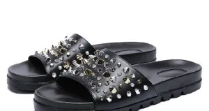 Men's Slippers flip flops Flat  rivet  Beach Fashion Outside Narrow Band Sewing Men Shoes Leisure cow leather Summer pantuflas