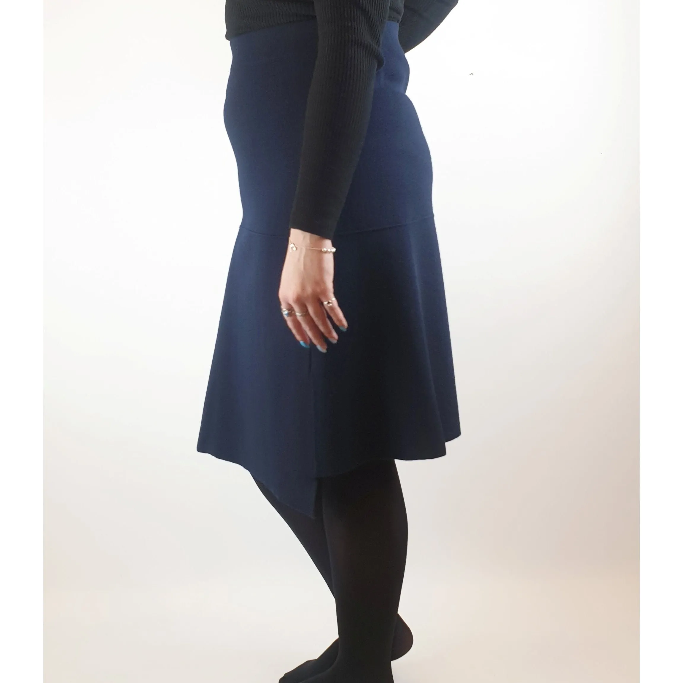 Nikel and Sole navy 100% merino wool knit skirt with elastic waist band size M (best fits 12)