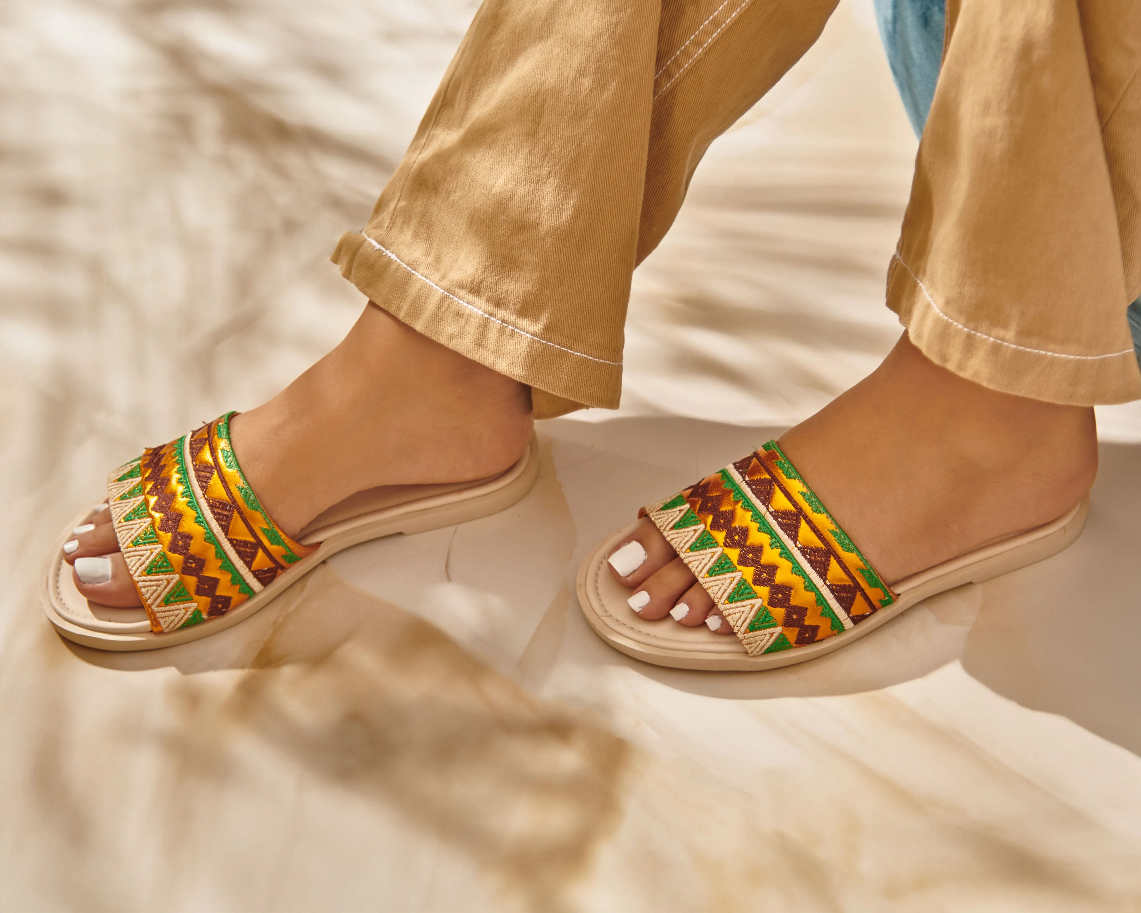 Soyut | Embroidered Slippers Mix Afro