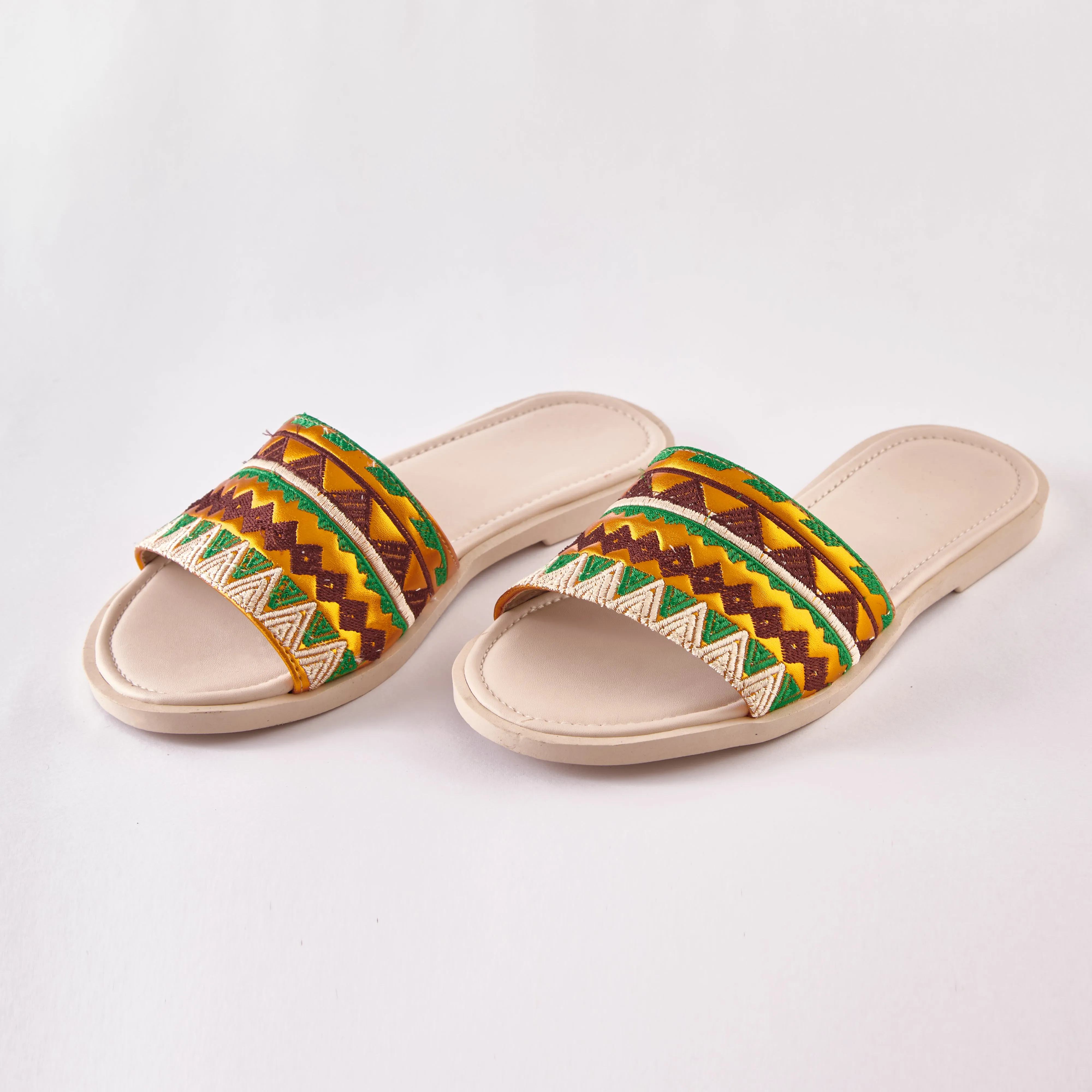 Soyut | Embroidered Slippers Mix Afro