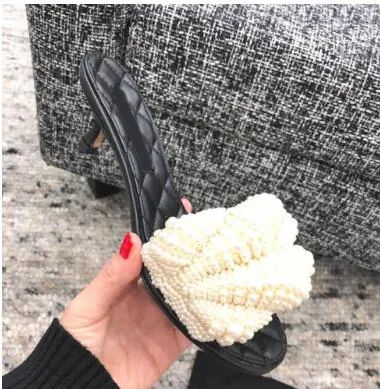 Women FlatSlipper round peep toe women Pearls Flat Slippers Outdoor Mules Flip Flop Beads Slides Beach Shoes Woman Sandalet