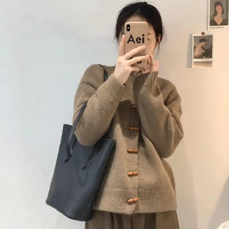 XIEYINSHE New autumn and winter new Korean version round neck loose design horn button sweater women's lazy wind jacket knitted cardigan