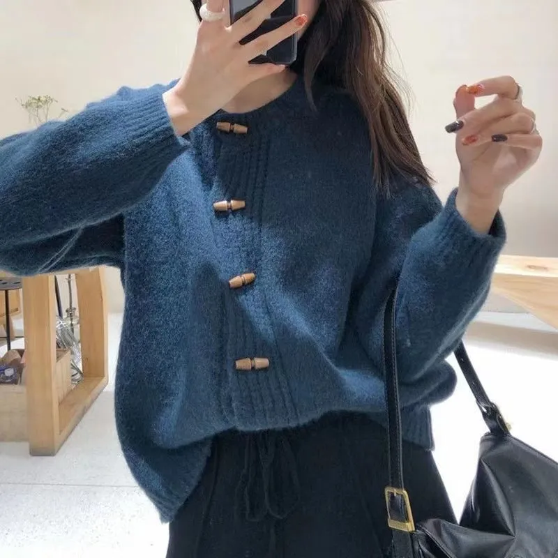 XIEYINSHE New autumn and winter new Korean version round neck loose design horn button sweater women's lazy wind jacket knitted cardigan