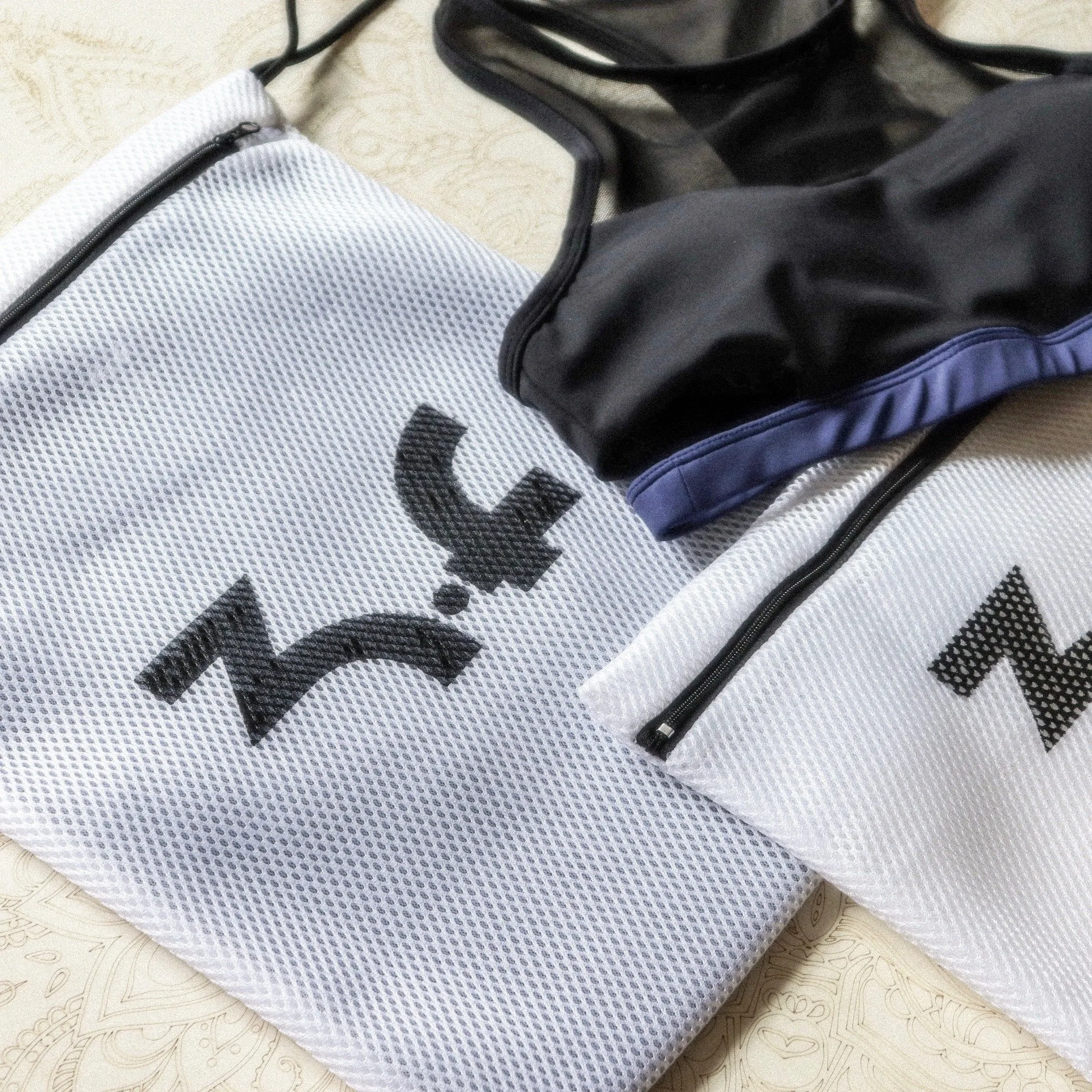 Your workout legging "Femke" with faux leather scrunches